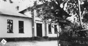 Das Schulhaus, das nach einem Brand von 1867 neu erbaut worden ist.